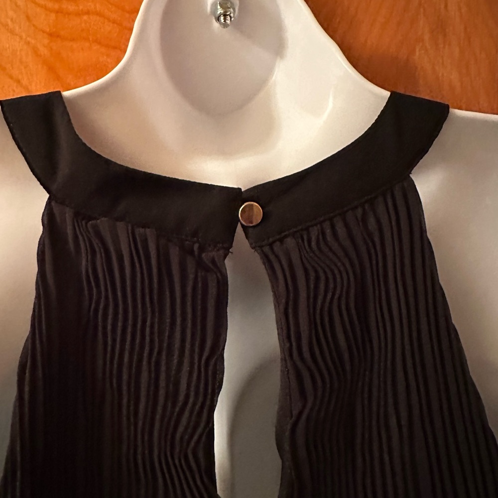 Women’s Top - Picture 8 of 10